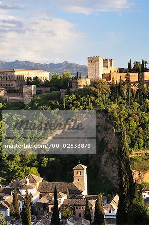 L'Alhambra, le Convento de Santa Catalina de Zafra à l'avant-plan, Grenade, Andalousie, Espagne
