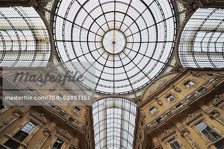 Verre plafond et coupole de Galleria Vittorio Emanuele, Milan, Lombardie, Italie