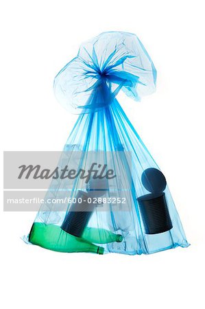 Bleu sac de recyclage complet des matériaux recyclables