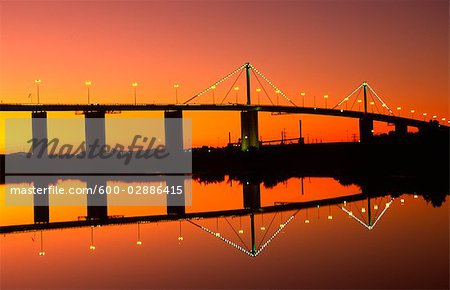 Westgate Bridge bei Sonnenuntergang, Australien