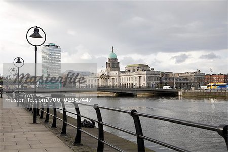 River Liffey en vue de la Custom House, Dublin, Irlande