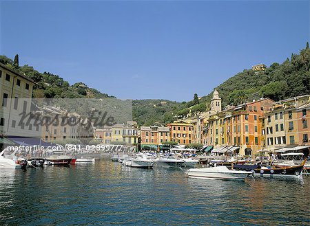 Pastel buildings and boats in the harbour, Portofino, Liguria, Italy, Europe