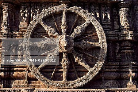 Nahaufnahme von geschnitzten Streitwagen Rad, Sonnentempel hinduistischen Sonnengottes Surya gewidmet, UNESCO Weltkulturerbe, Konarak, Orissa Zustand, Indien, Asien