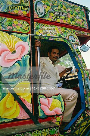 Camions commerciaux sont décorées comme une forme d'art, Inde du Sud, Inde, Asie