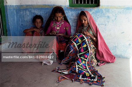 Artisanat tribal de broderie et applique, le district de Kutch, Gujarat État, Inde, Asie