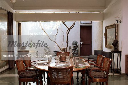 L'intérieur du béton des années 1970 structuré la maison, le premier du genre en Inde, par l'architecte Bernard Cohen, état d'Ahmedabad, Gujarat, Inde, Asie