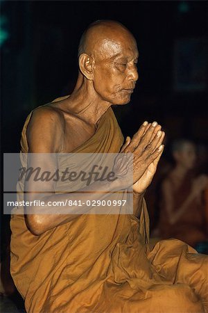 Buddhist monk meditating, Wat Suntorn, Bangkok, Thailand, Southeast Asia, Asia