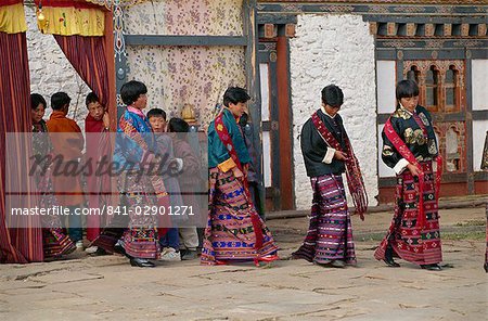 Chanteurs de la jeune fille au festival, Bumthang, Bhoutan, Asie
