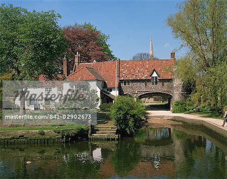 Bull's Ferry house and 15th century watergate, Norwich, Norfolk, England, United Kingdom, Europe