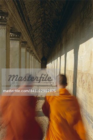 Buddhist monks in passageway, Angkor Wat, UNESCO World Heritage Site, Siem Reap, Cambodia, Indochina, Asia