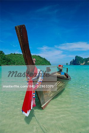 Typical long tail boat, Ao Dalam Bay, Phi-Phi Don Island, Krabi Province, Thailand, Asia