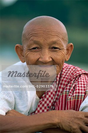 Portrait of a bald old lady at Angkor Wat, Siem Reap, Cambodia, Indochina, Southeast Asia, Asia