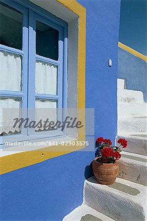 Bunte Haus in der Stadt Fira, Santorini (Thira), Cyclades, griechische Inseln, Griechenland, Europa