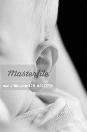 Gros plan des oreilles de bébé