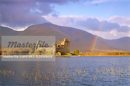 Kilchurn Castle and Loch Awe, Highlands Region, Scotland, United Kingdom, Europe