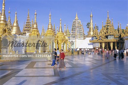 Goldene Türme an der Shwedagon Paya (Pagode Shwe Dagon), Yangon (Rangoon), Myanmar (Birma), Asien