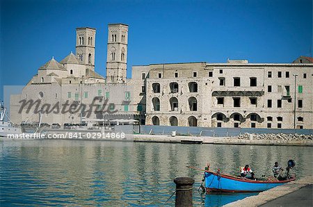 Voir toute la Port au Duomo Vecchio, Molfetta, Pouilles, Italie, Méditerranée, Europe