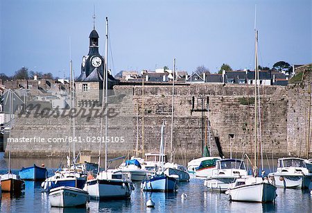 Port et la vieille ville fortifiée, Concarneau, Finistere, Bretagne, France, Europe