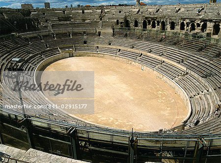 L'amphithéâtre romain à Nîmes dans le quartier Gard Languedoc Roussillon, France, Europe