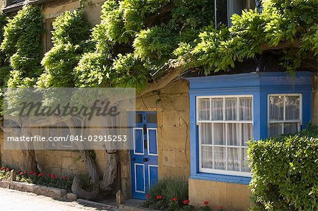 Cottage dans la rue principale du village, Broadway, les Cotswolds, Gloucestershire, Angleterre, Royaume-Uni, Europe