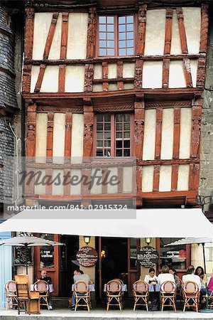 Pflaster-Café und Restaurant in der Altstadt, Lannion, Cotes d ' Armor, Bretagne, Frankreich, Europa
