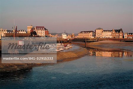 Angeln/Hafen von Le Tréport an der Mündung der Fluss Bresle, Seine Maritime, Normandie, Frankreich, Europa