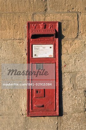Victorien post box, Stanway village. La région des Cotswolds, Gloucestershire, Angleterre, Royaume-Uni, Europe