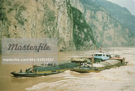 Coal barges in the Xiling Gorge on the Yangtze River, Hubei, China, Asia