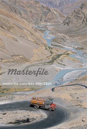 Truck climbing Lachalang Pass, 5065m, out of valley of Zanskar River, Leh-Manali highway, Ladakh, India, Asia