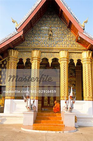 Monk, Wat Ho Siang, Luang Prabang, UNESCO World Heritage Site, Laos, Indochina, Southeast Asia, Asia