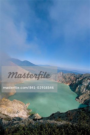 Fumer gonflées d'évent de volcan, lac de soufre, Kawah Ijen, Plateau de l'Ijen, Java, Indonésie, Asie du sud-est, Asie