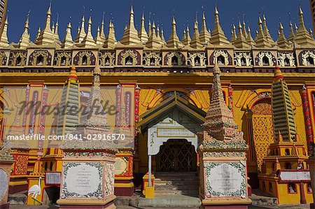 Thanboddhay Paya, built between 1939 and 1952 by Moehnyin Sayadaw and said to contain over half a million Buddha images, Monywa, Sagaing Division, Myanmar (Burma), Asia
