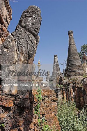Kakku ruines bouddhiques, censée contenir plus de deux mille stupas de brique et de latérite, une légende prétend que les premiers stûpas furent érigés au XIIe siècle par Alaungsithu, roi de Bagan (Pagan), l'État Shan, au Myanmar (Birmanie), Asie