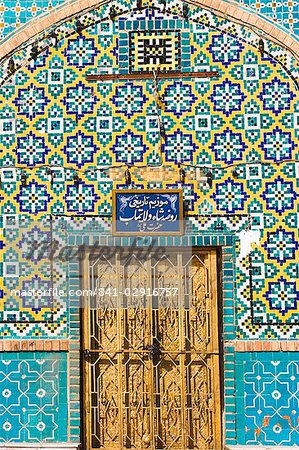 La tuile ronde porte, sanctuaire de Hazrat Ali, qui a été assissinated en 661, Mazar-I-Sharif, province de Balkh, Afghanistan, Asie
