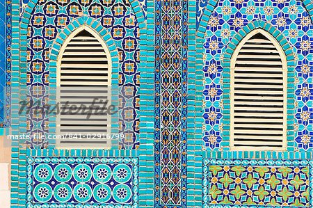 Mosaïque des fenêtres rondes, sanctuaire de Hazrat Ali, qui a été assissinated en 661, Mazar-I-Sharif, province de Balkh, Afghanistan, Asie