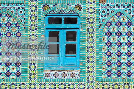 Carrelage bleu fenêtre ronde, sanctuaire de Hazrat Ali, qui a été assissinated en 661, Mazar-I-Sharif, province de Balkh, Afghanistan, Asie