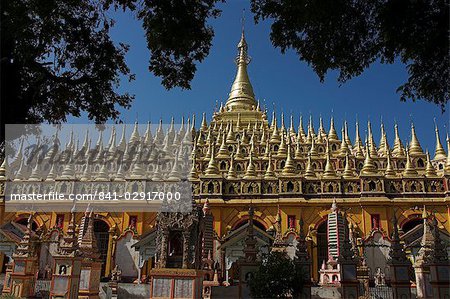 Thanboddhay Paya built in the 20th century by Moehnyin Sayadaw, said to contain over 500000 Buddha images, Monywa, Sagaing Division, Myanmar (Burma), Asia