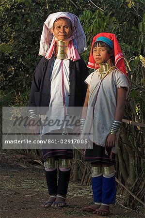 Lady and daughter from Paudaung tribe (also know as Long Neck tribe), Shan State, Myanmar (Burma), Asia
