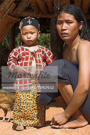 Aku Dame mit Baby, Wan Sai Dorf, Kengtung (Kyaing Tong), Shan-Staat in Myanmar (Birma), Asien