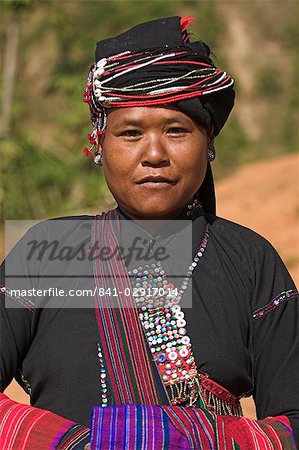 Ann lady with textiles, Ann village, Kengtung (Kyaing Tong), Shan state, Myanmar (Burma), Asia