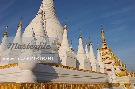 Pagode in Maha Aungmye Bonzan Kloster, alte Stadt von Inwa (Ava), Mandalay, Myanmar (Birma), Asien