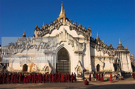 Monks waitng in a long line to collect alms, Ananda festival, Ananda Pahto (Temple), Old Bagan, Bagan (Pagan), Myanmar (Burma), Asia
