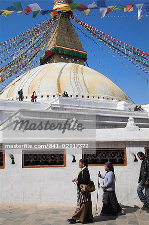 People walking round base of stupa, Lhosar Tibetan and Sherpa New Year festival, Bodhnath Buddhist stupa, UNESCO World Heritage Site, Kathmandu, Bagmati, Nepal, Asia