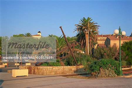 L'ancre comme sculpture, Ile Rousse, Corse, France, Europe