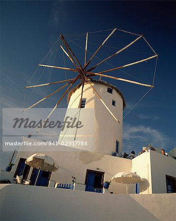 Traditional thatched windmill in the village of Oia, Santorini (Thira), Cyclades Islands, Greek Islands, Europe