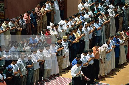 Freitagsgebet in der Moschee in Djemaa el Fna, Marrakesch, Marokko, Nordafrika, Afrika