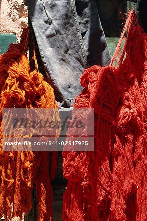 Gros plan de laine dans le Souk des teinturiers, Medina, Marrakech, Maroc, Afrique du Nord, Afrique