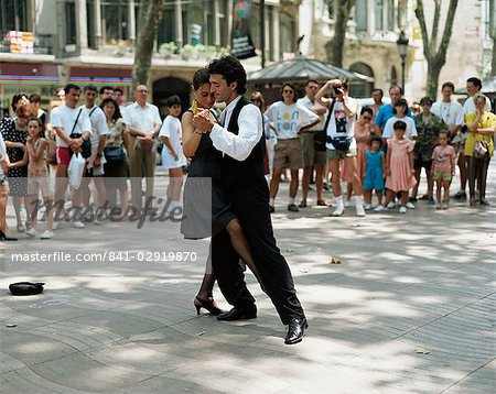 Danser dans la rue, Barcelone, Catalogne, Espagne, Europe