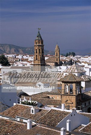 Vue de la ville de murs du château, dont l'église de Saint-Sébastien, Antequera, Malaga, Andalousie (Andalousie), Espagne, Europe
