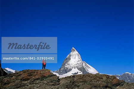 Hikers on rocks and the Matterhorn, Rotenboden, Zermatt, Valais, Swiss Alps, Switzerland, Europe